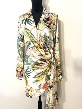 Floral Wrap Tunic Dress in size Medium